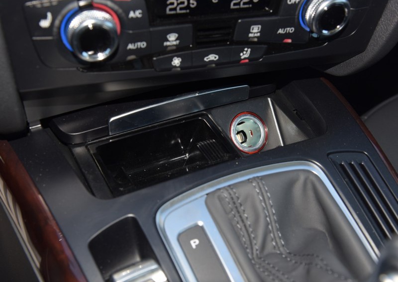 奥迪A4L 2016款 35 TFSI 自动舒适型中控方向盘图片