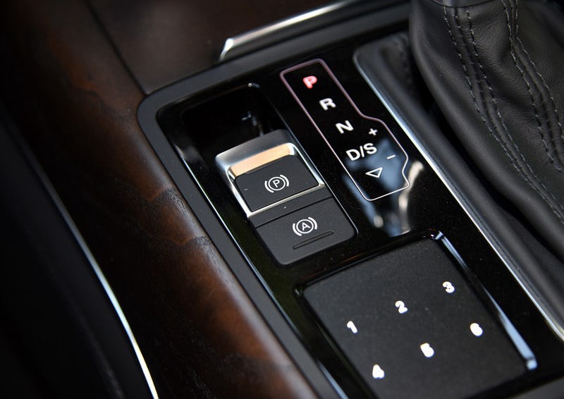 奥迪A6L 2015款 35 FSI quattro 舒适型中控方向盘图片