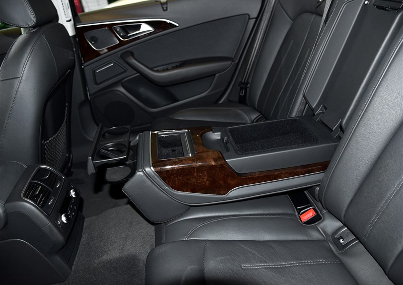 奥迪A6L 2015款 30 FSI 百万纪念舒享型车厢座椅图片