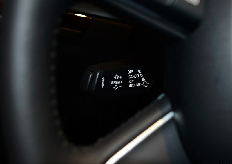 奥迪A6L 2015款 30 FSI 百万纪念舒享型中控方向盘图片