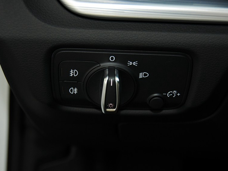 奥迪A3 2014款 Sportback 35 TFSI 舒适型中控方向盘图片