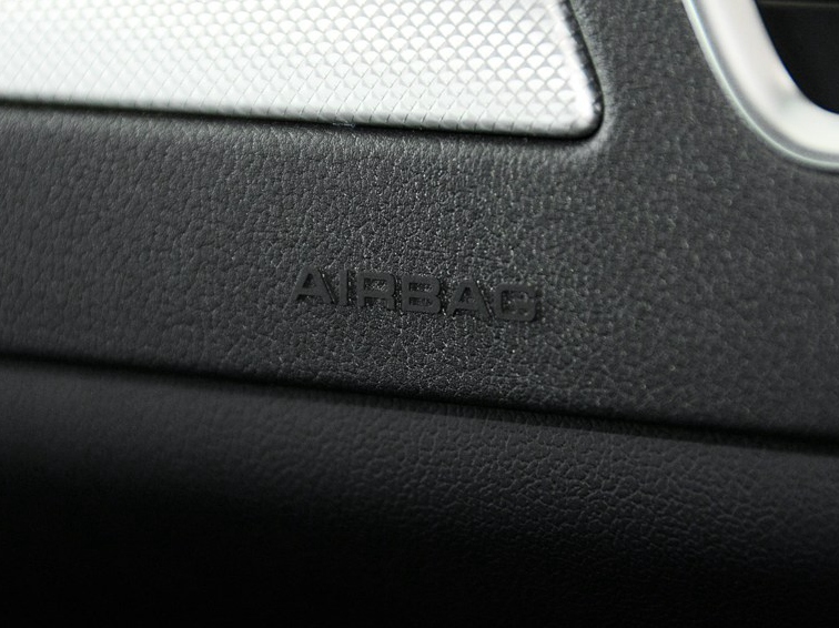 奥迪A4L 2015款 35 TFSI 自动标准型中控方向盘图片