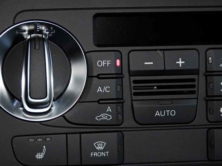 奥迪Q3 2015款 35 TFSI quattro 豪华型中控方向盘图片