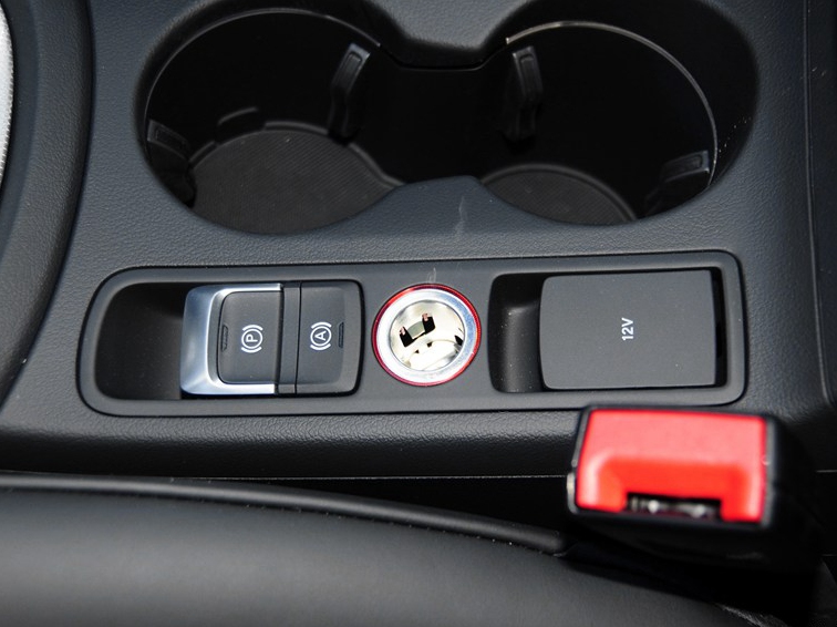 奥迪Q3 2015款 35 TFSI quattro 豪华型中控方向盘图片