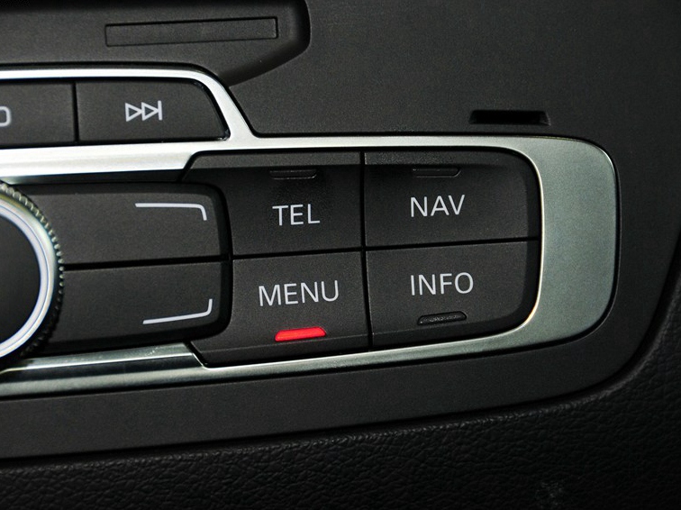 奥迪Q3 2015款 35 TFSI 进取型中控方向盘图片