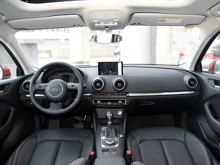 奥迪A3 2015款 Limousine 40 TFSI 自动舒适型中控方向盘图片