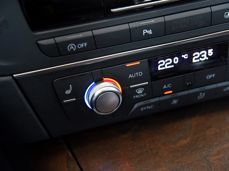 奥迪A6L 2015款 35 FSI quattro 技术型中控方向盘图片