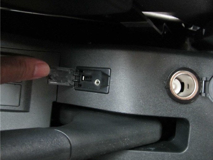 长城C20R 2013款 1.5L 手动豪华型中控方向盘图片