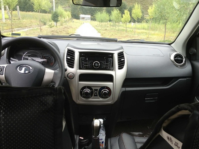长城M4 2012款 1.5L 两驱舒适型中控方向盘图片