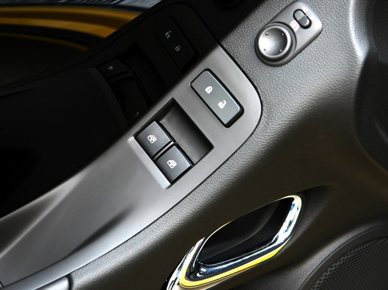 科迈罗Camaro 2012款 3.6L 变形金刚限量版车厢座椅图片
