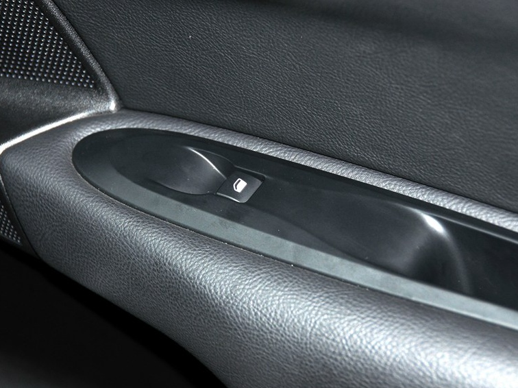 雪铁龙C4L 2013款 1.8L 自动劲享版车厢座椅图片