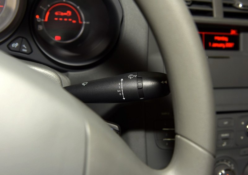 雪铁龙C4L 2015款 1.8L 自动领先版中控方向盘图片