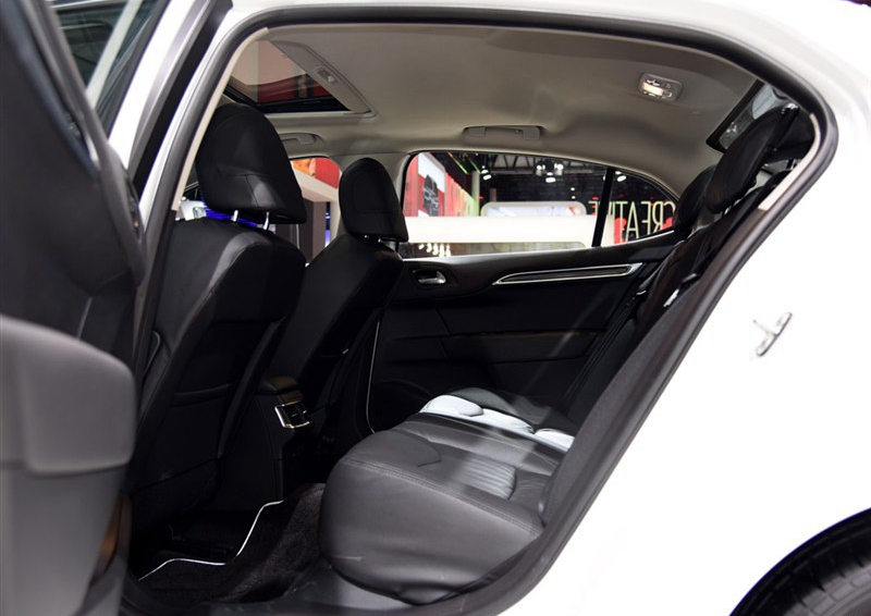 雪铁龙C4L 2015款 1.2T 自动尊贵版车厢座椅图片
