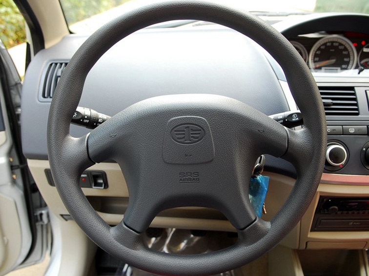 威志 2008款 两厢 1.3L 手动精英型中控方向盘图片