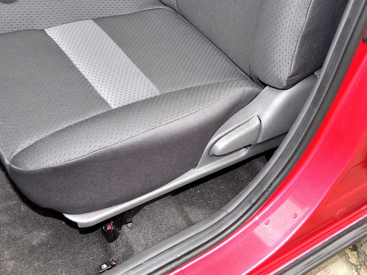 威志V2 2012款 CROSS 1.3L 手动豪华型车厢座椅图片
