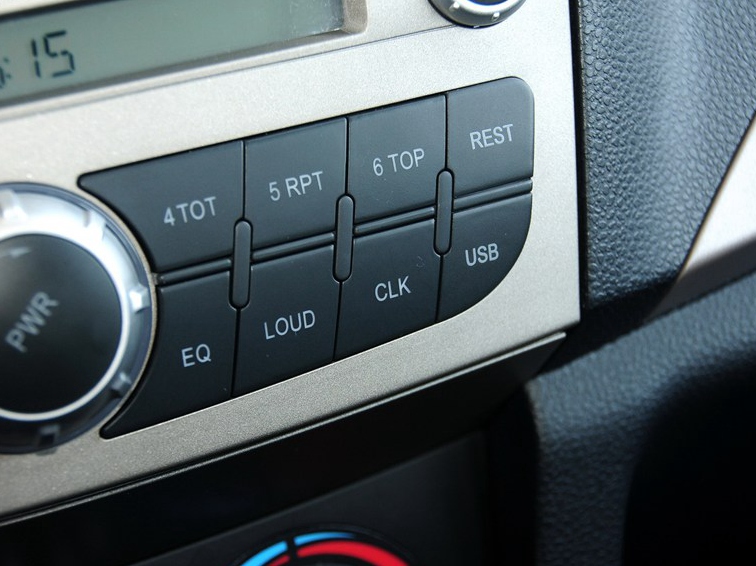 夏利 2012款 N3 1.0L 两厢标准型中控方向盘图片