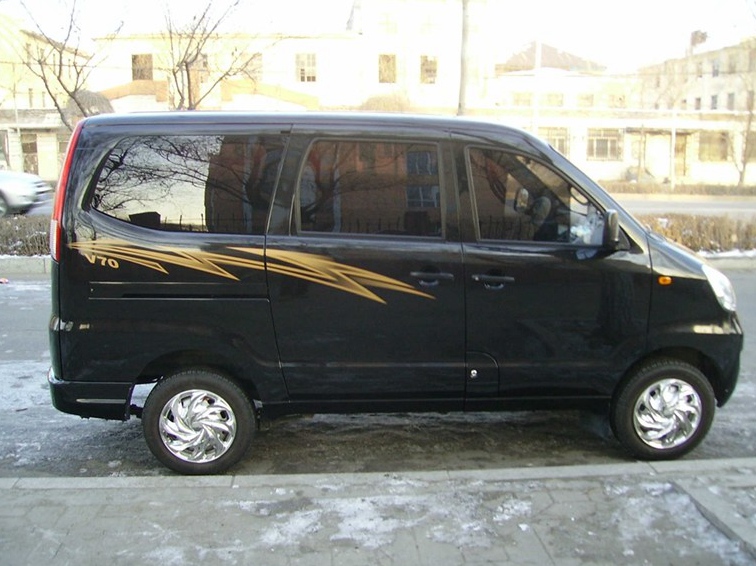 佳宝V70 2011款 1.0L标准型DA465QA车身外观图片