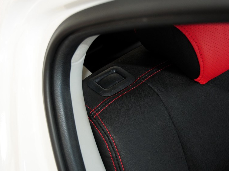 中华H220 2014款 1.5L 手动舒适型车厢座椅图片