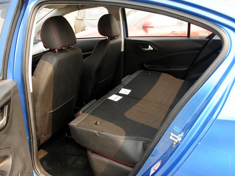 中华H230 2012款 1.5L 手动舒适型车厢座椅图片