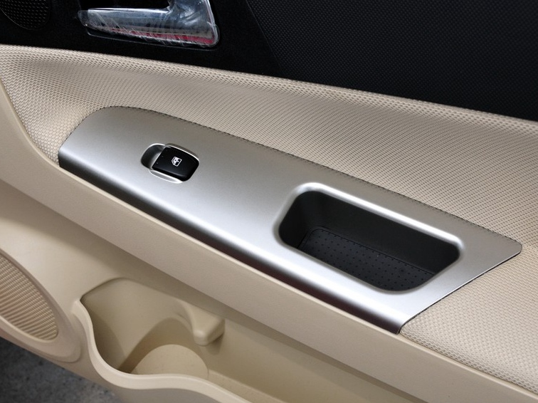 中华骏捷FSV 2011款 新锐版 1.5L 手动标准型车厢座椅图片