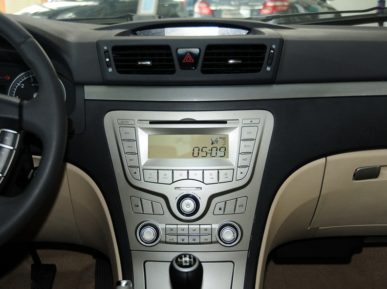 中华尊驰 2011款 1.8T 手动豪华型中控方向盘图片