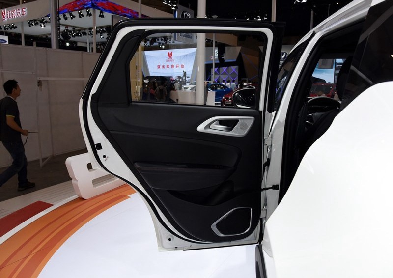 中华V3 2015款 1.5L 自动智能型车厢座椅图片