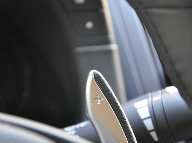 英菲尼迪G系 2013款 G25 Sedan 豪华运动版中控方向盘图片