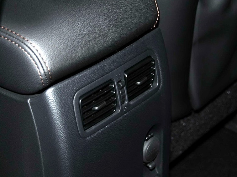 英菲尼迪QX70 2013款 3.7L 标准版车厢座椅图片