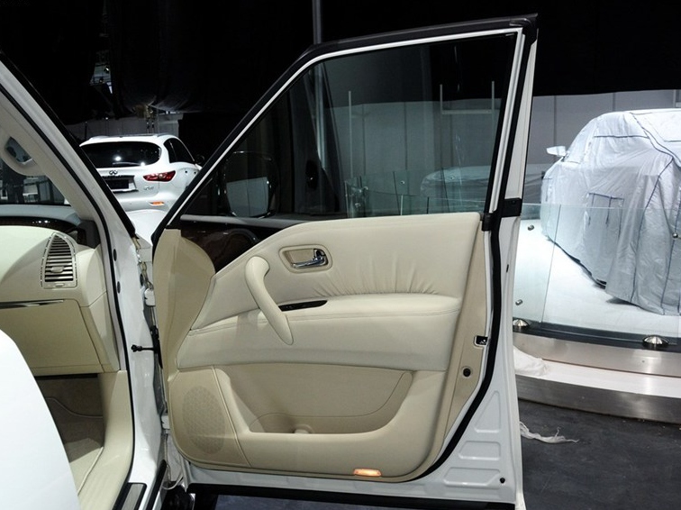 英菲尼迪QX80 2013款 5.6L 4WD车厢座椅图片