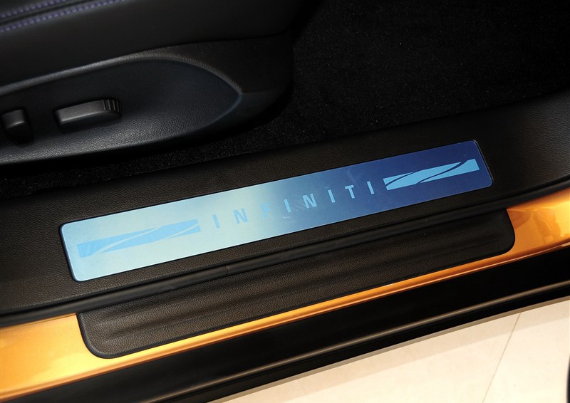 英菲尼迪QX70 2015款 3.7L 绝影版车厢座椅图片