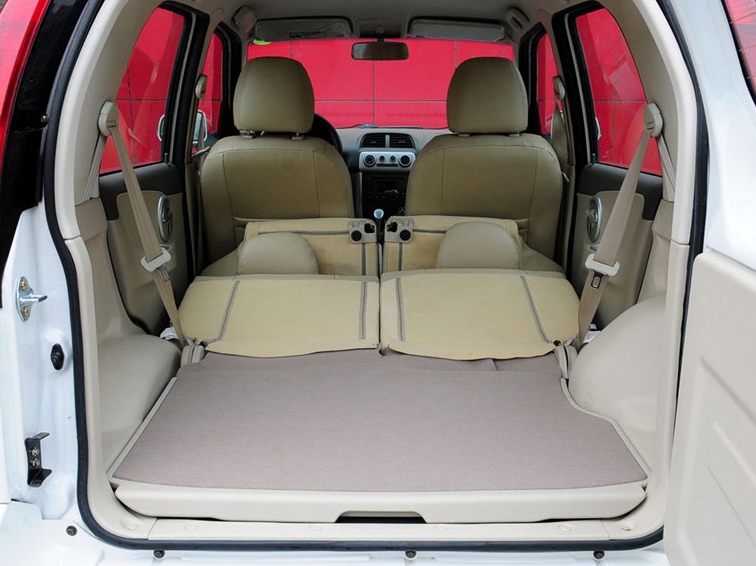 众泰5008 2010款 1.5L 手动舒适型车厢座椅图片