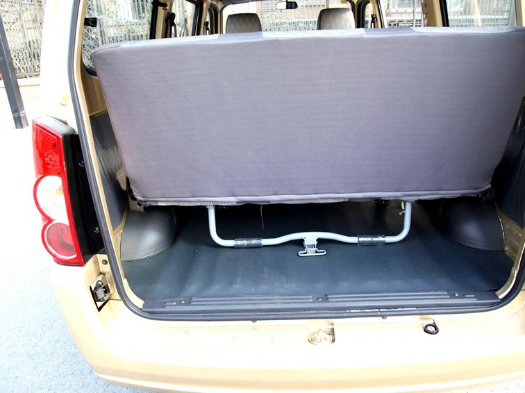 众泰V10 2012款 1.2L舒适型车厢座椅图片
