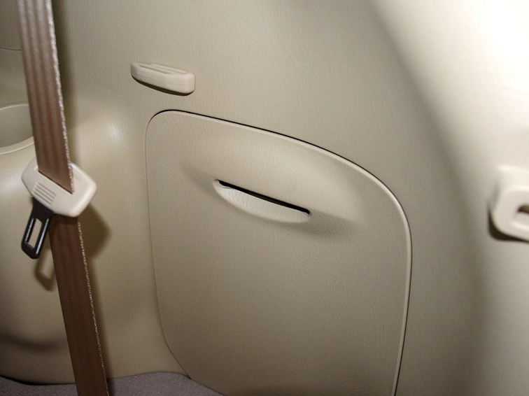普力马 2014款 1.6L 自动7座乐享版车厢座椅图片