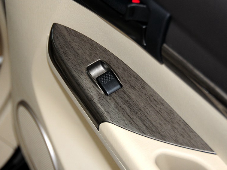 普力马 2014款 1.6L 自动7座乐享版车厢座椅图片