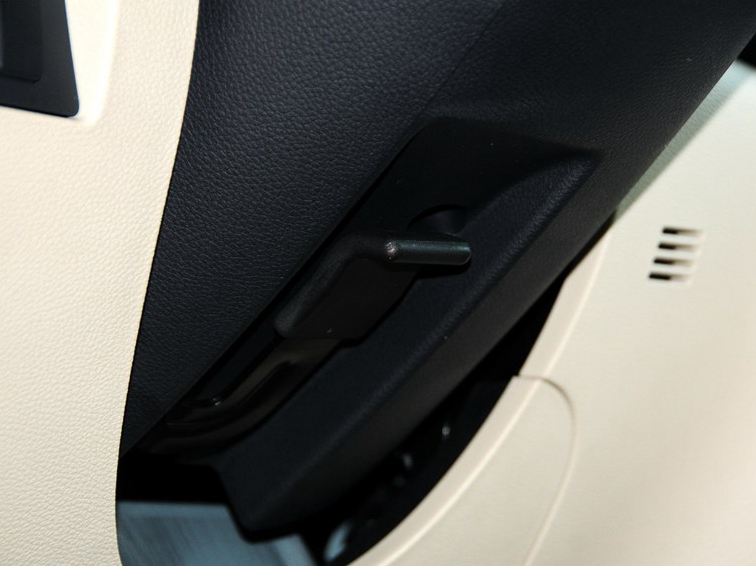海马S7 2013款 2.0L 手动智尚型中控方向盘图片