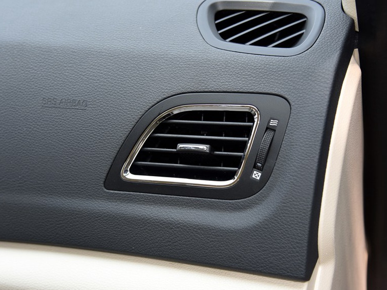 海马S7 2015款 改款 1.8T 自动纵驰型中控方向盘图片