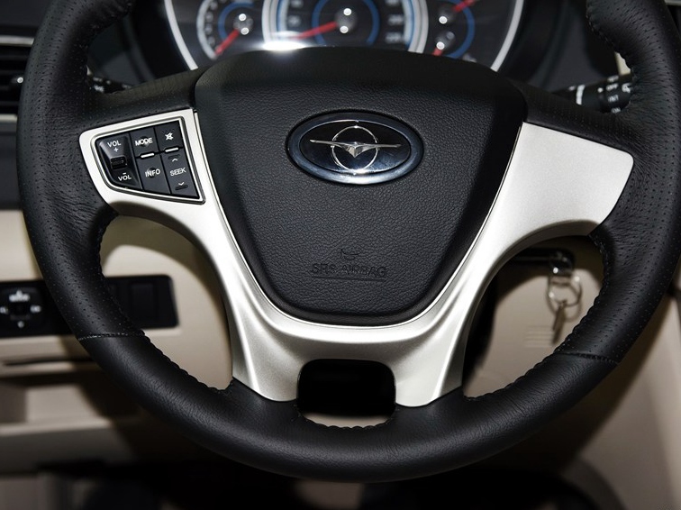 海马S7 2015款 改款 2.0L 手动纵驰型中控方向盘图片