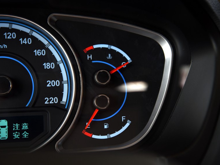 海马S7 2015款 2.0L 自动智享型中控方向盘图片