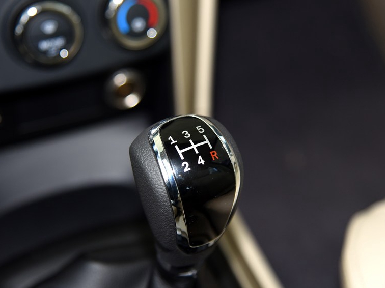 海马S7 2015款 2.0L 手动智尚型中控方向盘图片