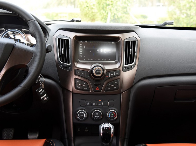 海马S7 2015款 改款 2.0L 手动纵骋型中控方向盘图片