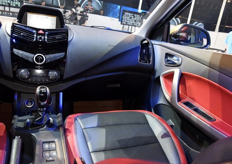 海马S5 2015款 1.5T 手动运动智尊型中控方向盘图片
