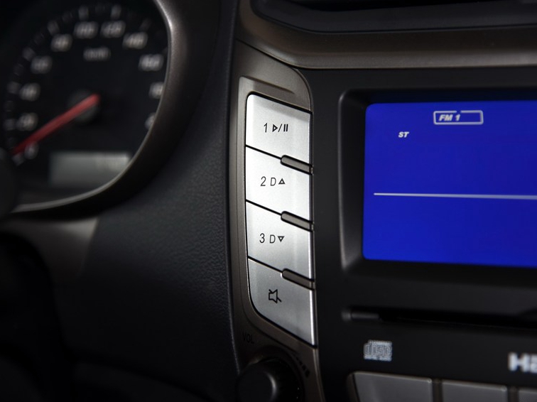 海马M3 2015款 1.5L 手动精英型中控方向盘图片