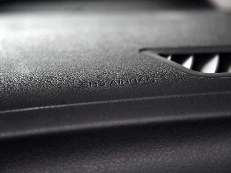 海马M3 2015款 1.5L 手动精英型中控方向盘图片