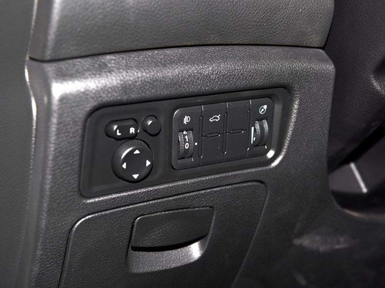 海马S5 2015款 1.6L 手动智炫型中控方向盘图片