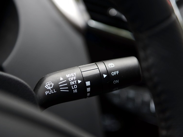 海马S5 2015款 1.5T CVT智尊型中控方向盘图片
