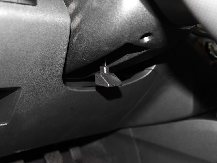 海马M6 2015款 1.5T 手动驭FUN型中控方向盘图片