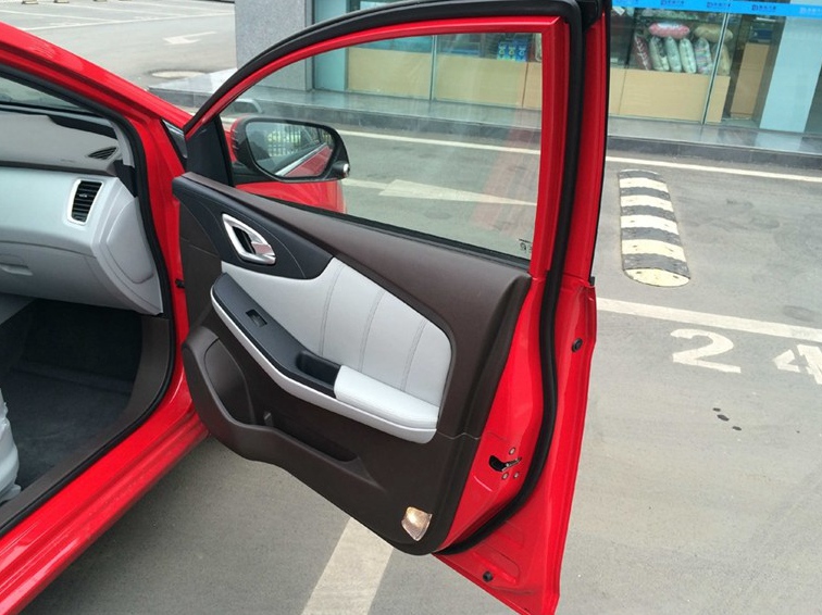 纳智捷 5 Sedan 2014款 荣耀导航版 1.8T 自动豪华型车厢座椅图片