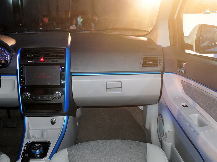 EV系列 2015款 EV160 轻秀版中控方向盘图片