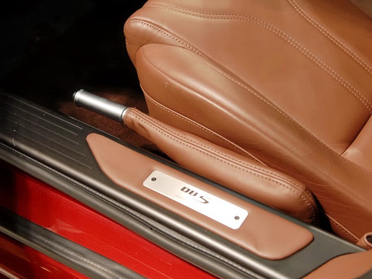 阿斯顿·马丁DBS 2009款 6.0 Touchtronic Volante车厢座椅图片