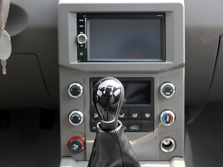 大力神 2015款 2.2T柴油两驱精英型D22A中控方向盘图片